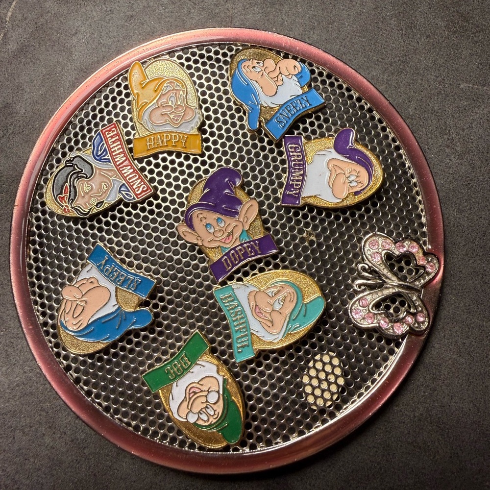 Snow White Disney Collectible Character Pin Set COMPLETE - Picture 2 of 2